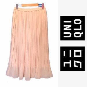 Iniqlo Light Peach Pleated Midi Skirt Sz. 6  Nwot